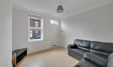 4-Bed Student Property in a Great Area - Photo 3