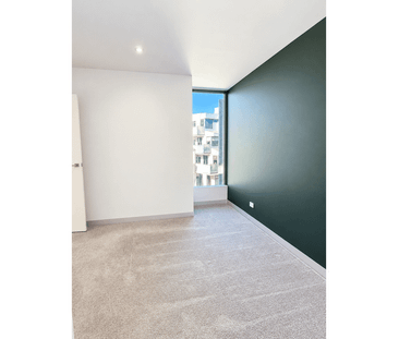 Stylish Two-Bedroom Apartment in Prime Location - Photo 6