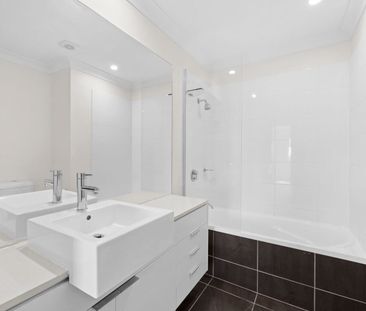 Modern Townhouse Living - Photo 5