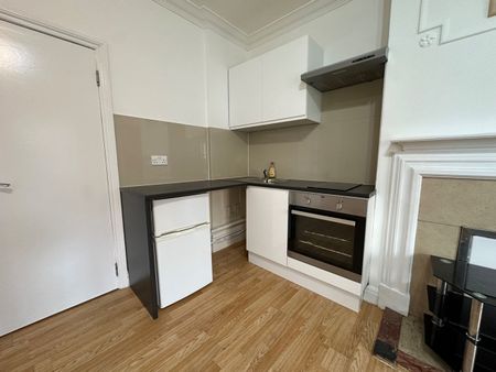 Studio Flat, Wendover Court, NW2 - Photo 4