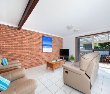 Three bedroom duplex with ducted AC - Photo 3