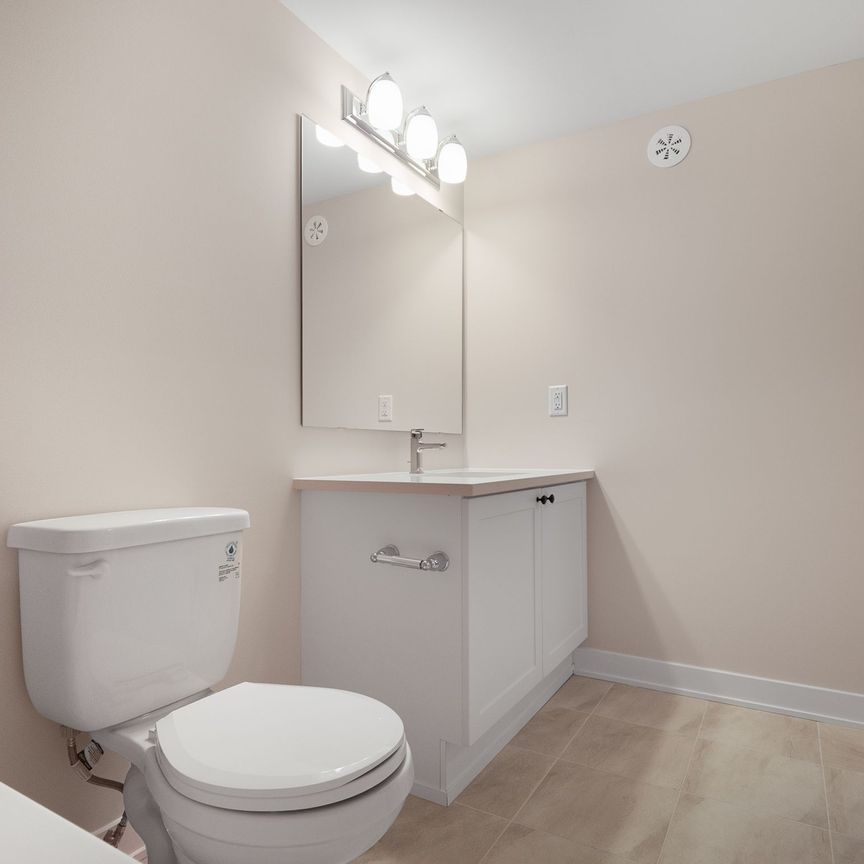 For Lease - 420 Mishi Private, Manor Park - Cardinal Glen and Area, Ontario - Photo 1