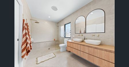 Coastal Lifestyle - Walk to Beach! - Photo 4