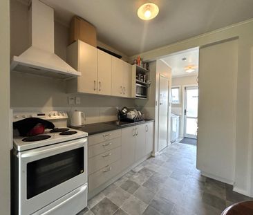 Warm 3 Bedroom Home Close to Nelson City - Photo 2
