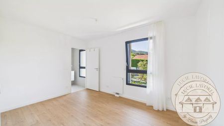 Location Maison 5 pièces 116m² ST CERGUES 74140 - Photo 2