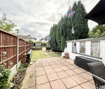 Trinity Avenue, Enfield, EN1 - Photo 4