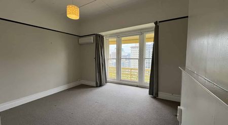 Historic Upstairs Home - Photo 2