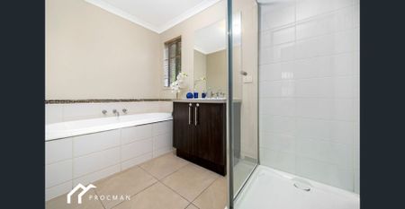 Ideal Family Home in The Hunt Club Estate! - Photo 3