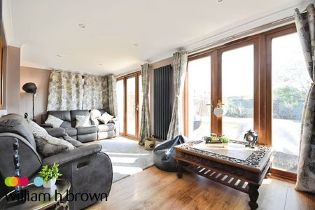 Carpenter Path, Brentwood, Hutton - Photo 3