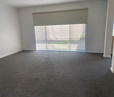 SPACIOUS 3 BEDROOM UNIT - Photo 3