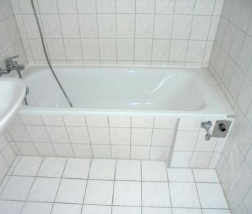 Ab jetzt wohne ich im Zentrum!! 3 Räume ++ Aufzug ++ schicke Einbau... - Photo 1