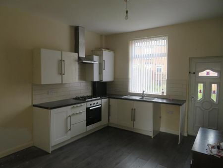 3 bedroom end of terrace house to rent - Photo 5