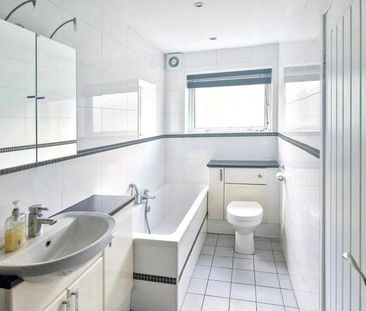 3 bedroom terraced house to rent - Photo 6