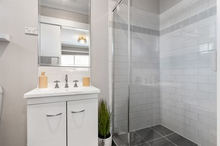 GORGEOUS FOUR BEDROOM FAMILY HOME - Photo 5