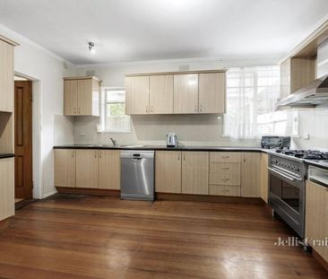 2 Mandowie Road, Glen Waverley - Photo 3