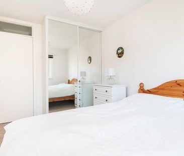 2 bedroom end of terrace house to rent - Photo 4