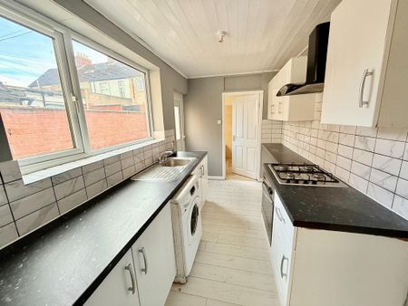 2 bedroom terraced house to rent - Photo 4