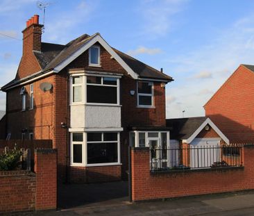 1 bedroom in a flat share to rent - Photo 1