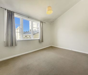 Welcome home to 233 Adelaide Road in Newtown. - Photo 6