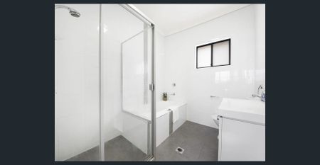 Immaculate North facing townhouse with large courtyard - Photo 5