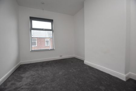 2 bedroom House To Let - Photo 4