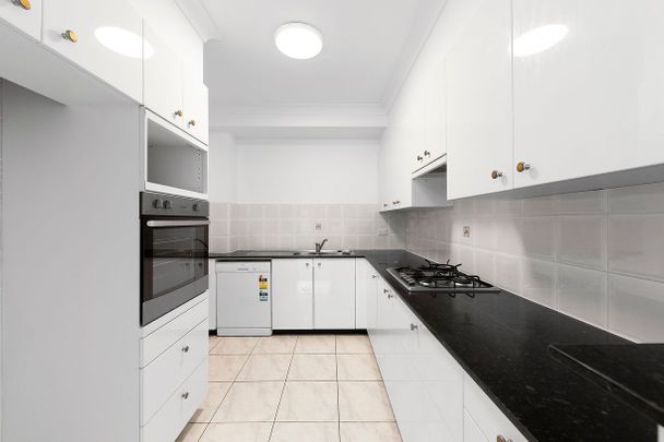 Modern Apartment in Fantastic Location - Photo 1