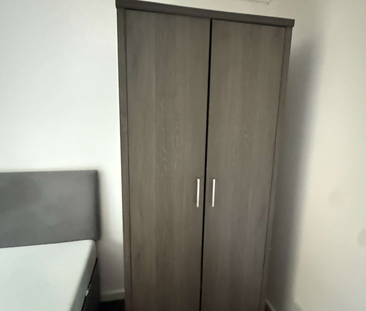 14 Longdon Close, Redditch. Large double room close to Alex Hospita... - Photo 3