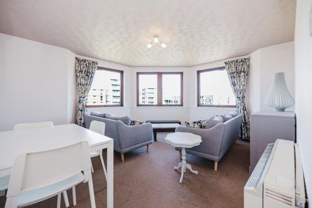 3 bedroom flat to rent - Photo 1