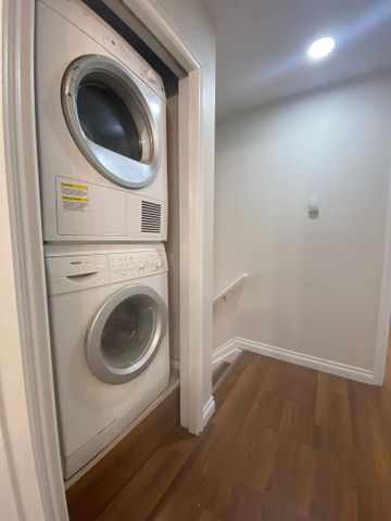 Spacious 5-Bedroom Home for Rent in Martindale - Photo 3