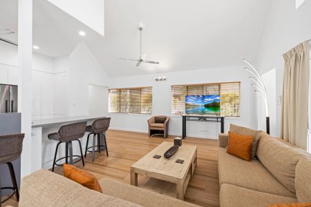 Architecturally designed Lake Street residence – sophisticated city living - Photo 2