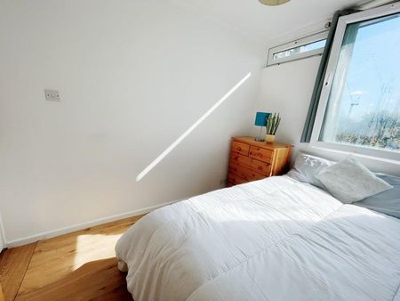 4 bedroom flat share to rent - Photo 2