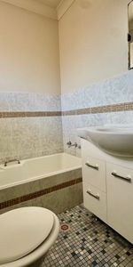 SPACIOUS TWO BEDROOM UNIT!! - Photo 3