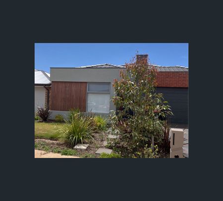 54 Fountain Drive, Beveridge, Vic 3753 - Photo 2