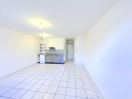 A LOUER APPARTEMENT DE TYPE 1 30 M2 - SAINT SAVIN CENTRE - Photo 4