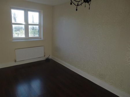 3 bedroom end of terrace house to rent - Photo 3