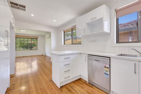 Comfortable Family Living with Beautiful Valley Views - Photo 3