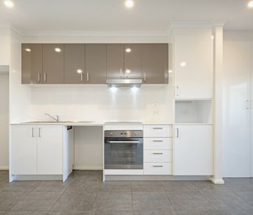 Modern Living in Vibrant Coombs - Photo 4