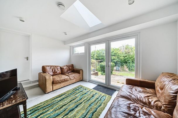 6 bedroom semi-detached house to rent - Photo 1