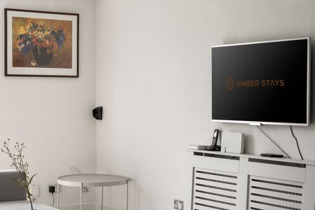 1 Bed Flat, Chalk Farm Road, NW1 - Photo 5