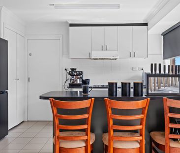 Beautiful Family Living in a Quiet Court Location - Photo 6
