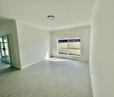 Stunning brand new 4-bedroom, 3-bathroom home - 2 minute drive to t... - Photo 1