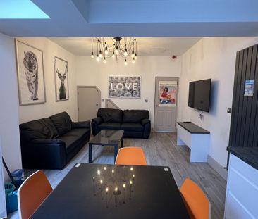 273 Dawlish Road - Photo 4