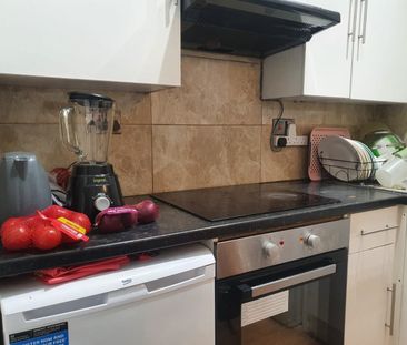 Studio Flat, Stockwood Crescent, LU1 - Photo 3