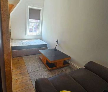 Enormous rooms for rent in beautiful Victorian house Room 14 - Photo 6