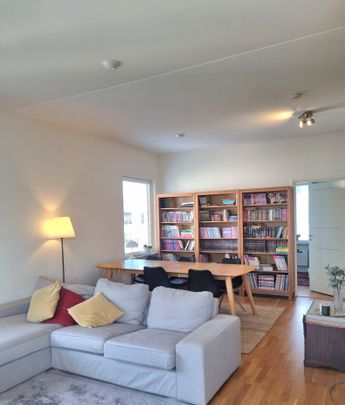 An apartment in frösunda on the 6th floor with high ceilings. - Photo 1