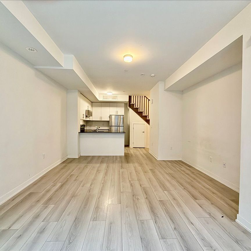 For Lease - 3405 Ridgeway Drive Unit# 22, Mississauga, Ontario - Photo 1