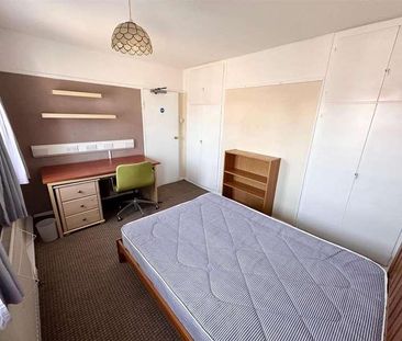 New Peachey Lane, Uxbridge, UB8 - Photo 2