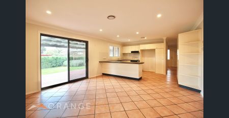 CONVENIENT FAMILY LIVING - Photo 4