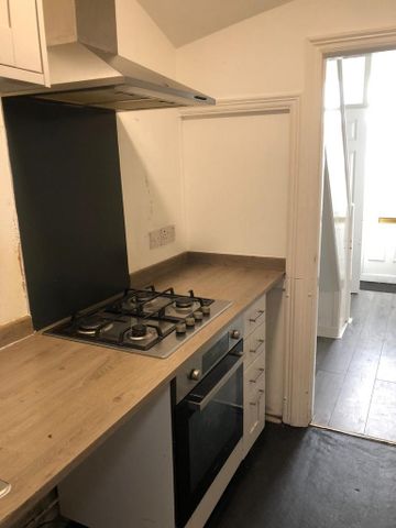 3 bedroom terraced house to rent - Photo 5