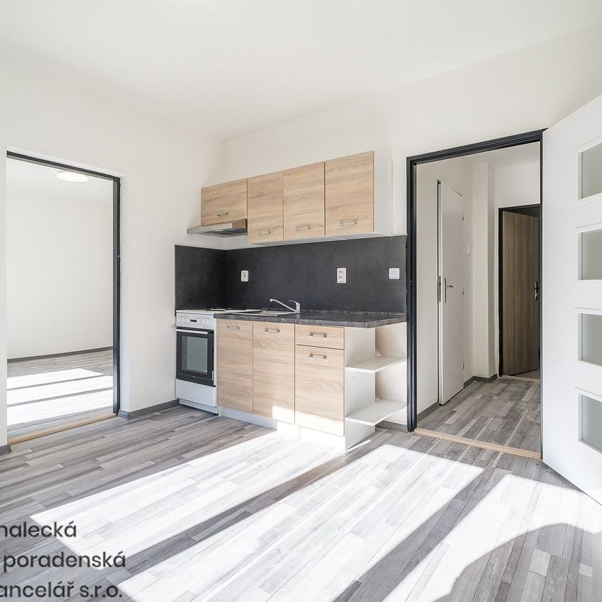 Pronájem bytu 1+1 38 m² - Photo 1